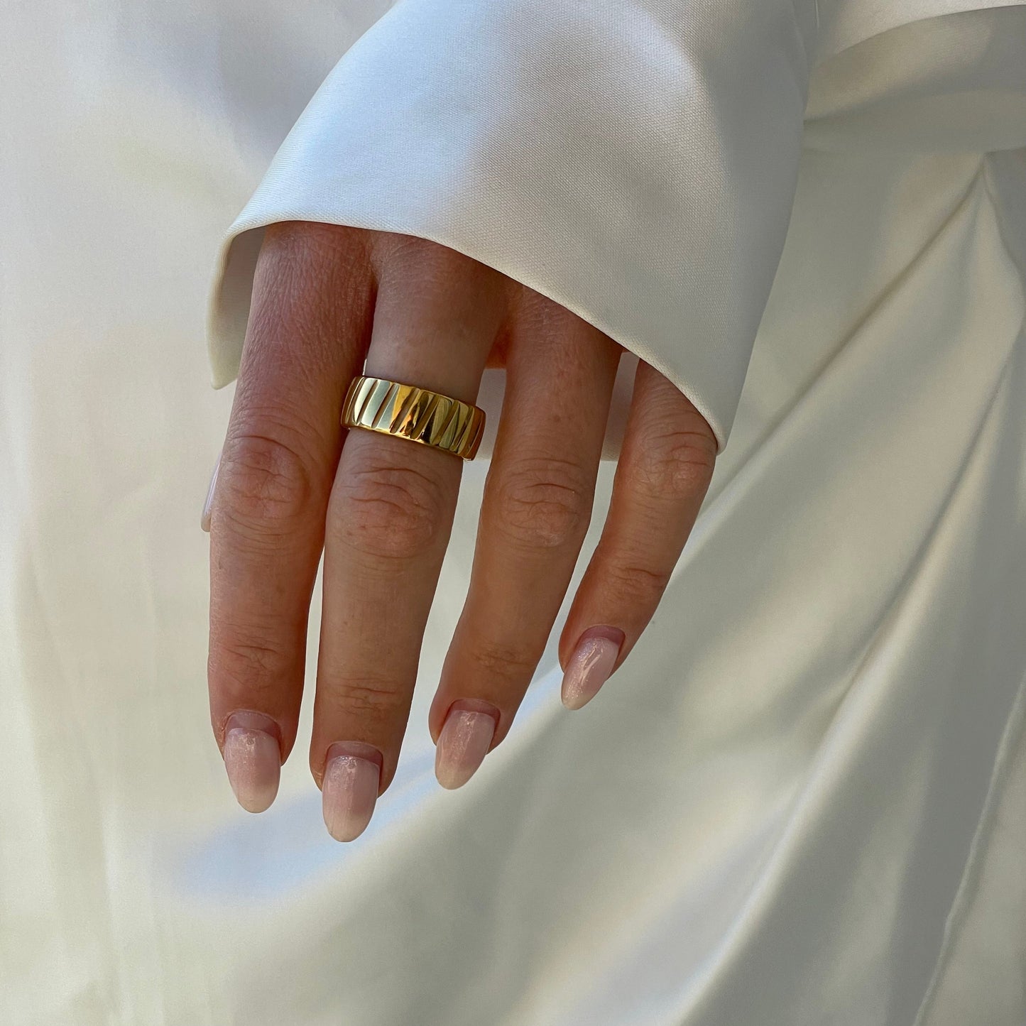 Anillo llamativo