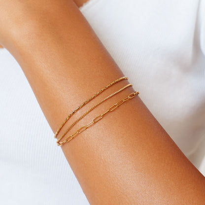 Pulsera dorada de capas