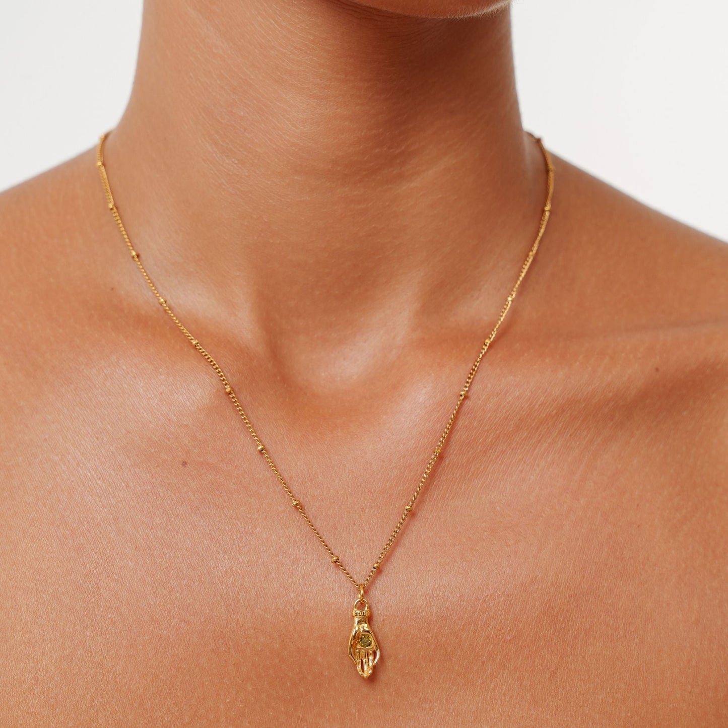 Collar de mano guardiana