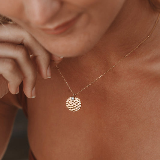 Collar con medallón isleño