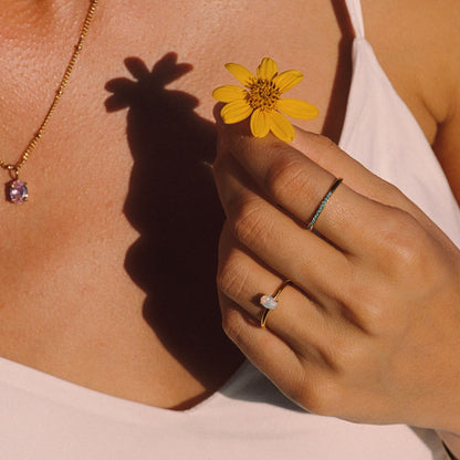 Anillo de ópalo ovalado