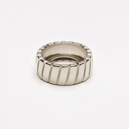 Anillo llamativo