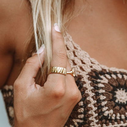 Anillo llamativo