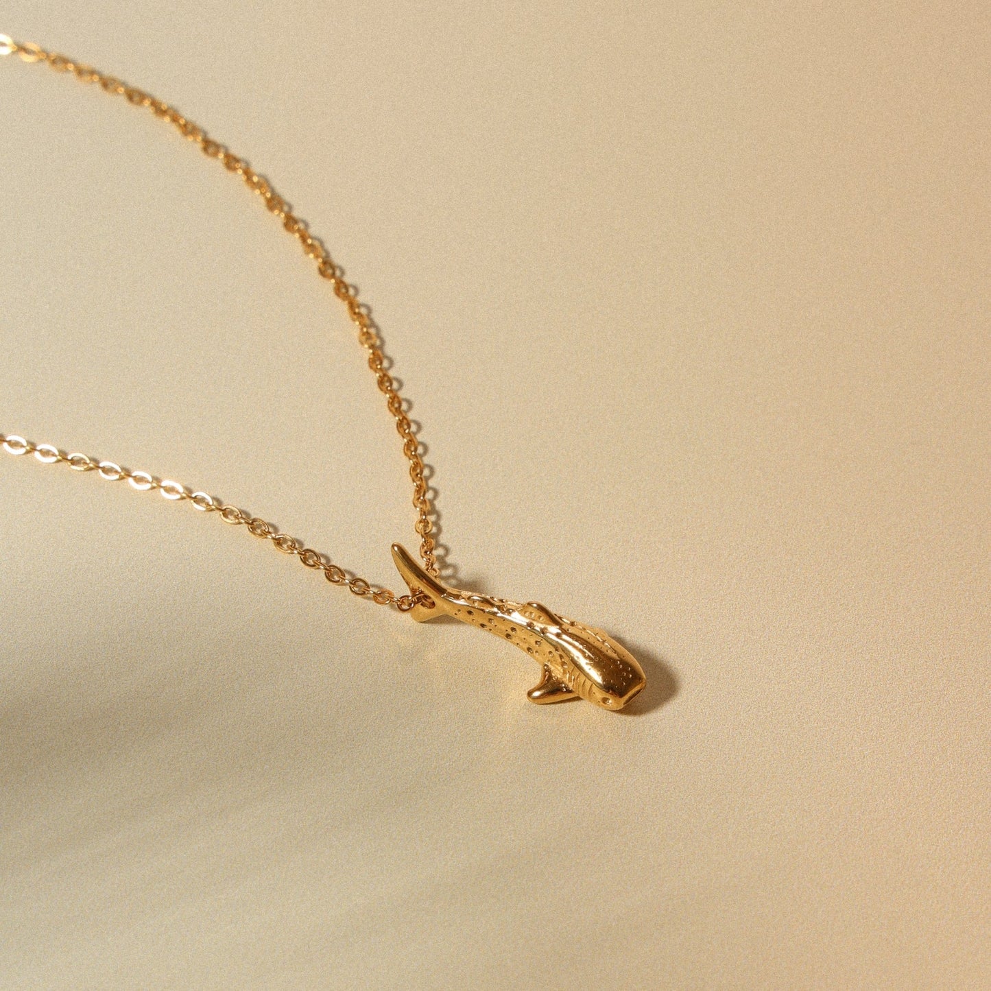 Collar de tiburón ballena